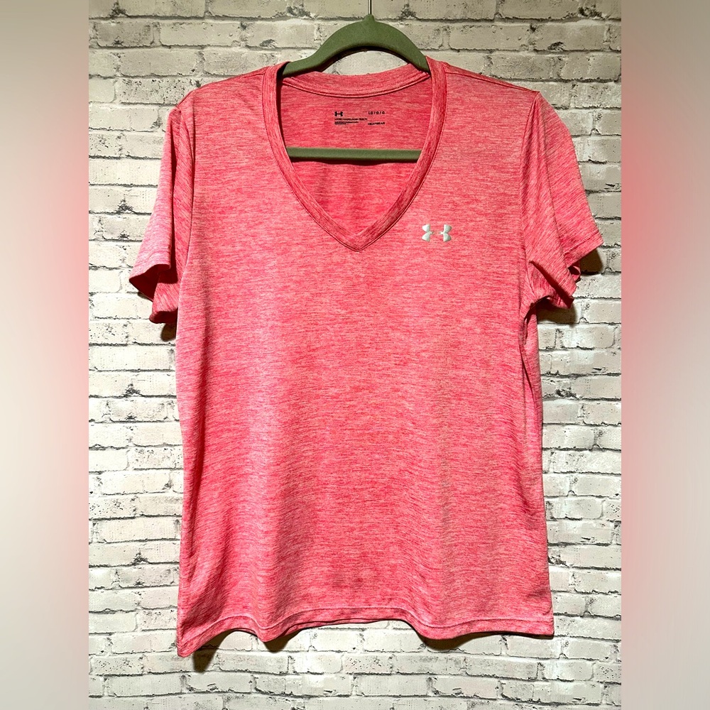 Under Armour Tech Short Sleeve Heat Gear Loose V-Nevk TShirt Size Large (L)